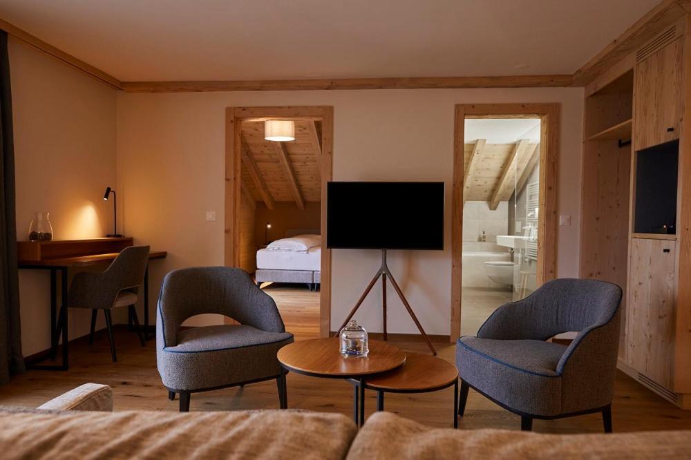 Hotel Alpenland Gstaad Exterior photo