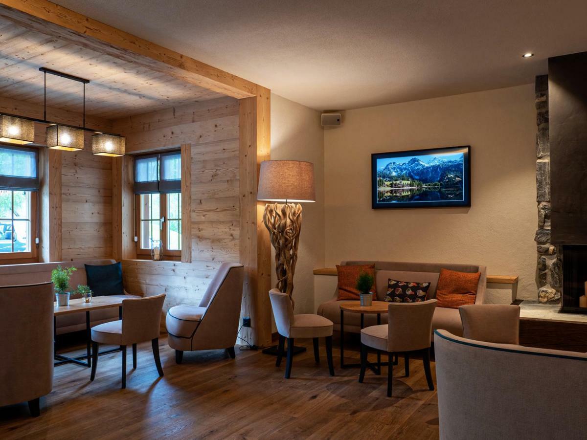 Hotel Alpenland Gstaad Exterior photo